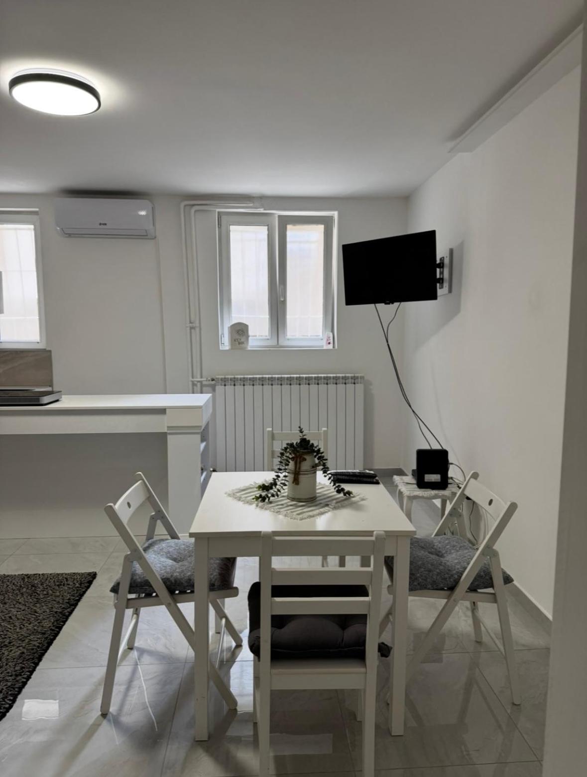 Alexandar13 Apartamento Belgrado Exterior foto